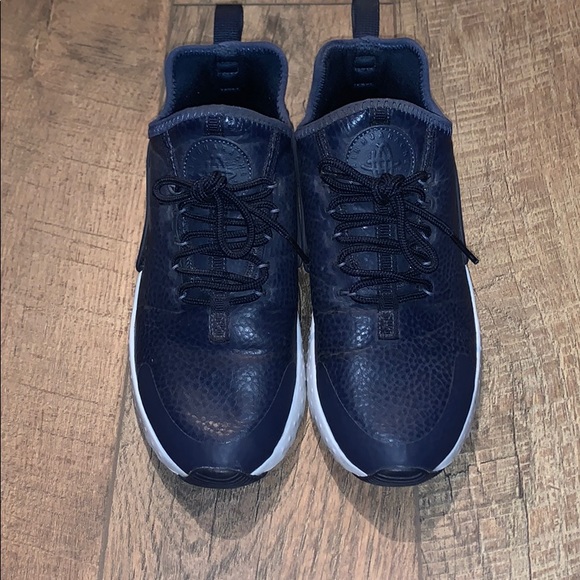 women's nike huarache sneakers